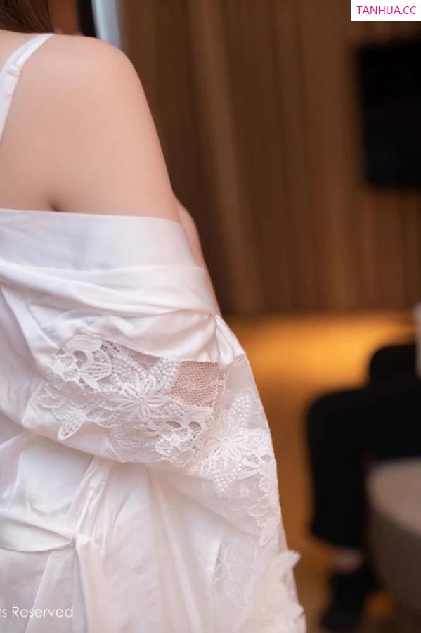   [XiuRen]高清写真图 2024.03.13 No.8225 杏子Yada 性感美腿第12张图片